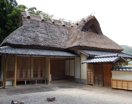 復元された中岡慎太郎生家。