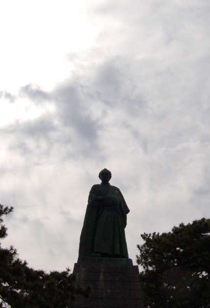 高知県・桂浜にある坂本龍馬像。